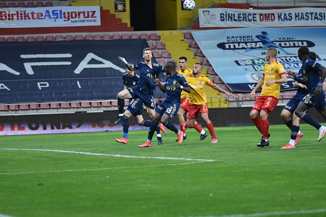 新春杯足球邀请赛精彩继续.